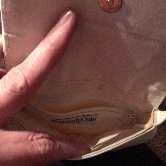 🌞3/$25 cream polyester crossbody purse - Picture 5 of 8